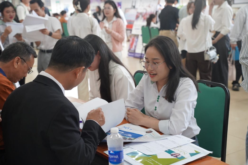 Kết Nối Doanh Nghiệp - Trải Nghiệm Tuyển Dụng Cho Sinh Viên Năm 2026
